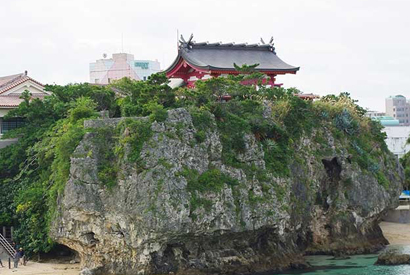 波之上ビーチには神社がある!