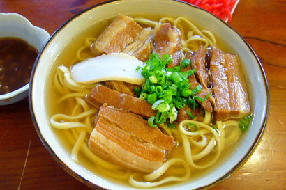 お酒の後の「シメ沖縄そば」